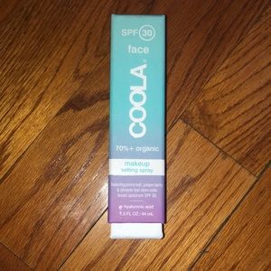 NWB brand new coola make up setting spray spf 30
